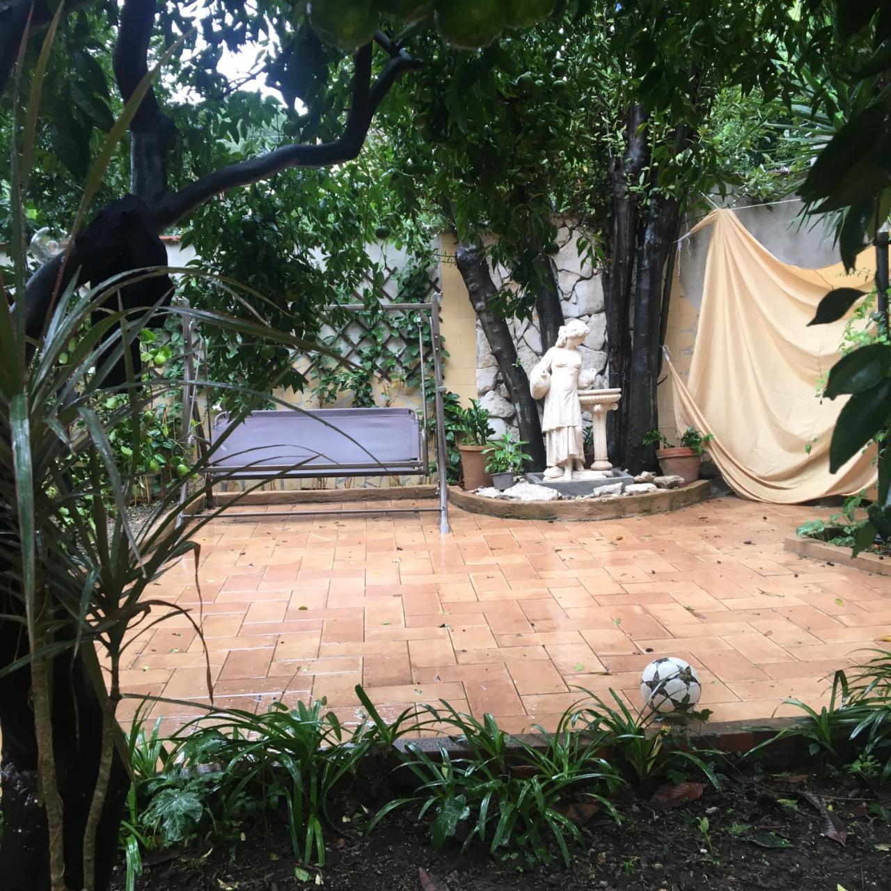 Il Giardino Di Daphne Bed & Breakfast Napoli Bagian luar foto