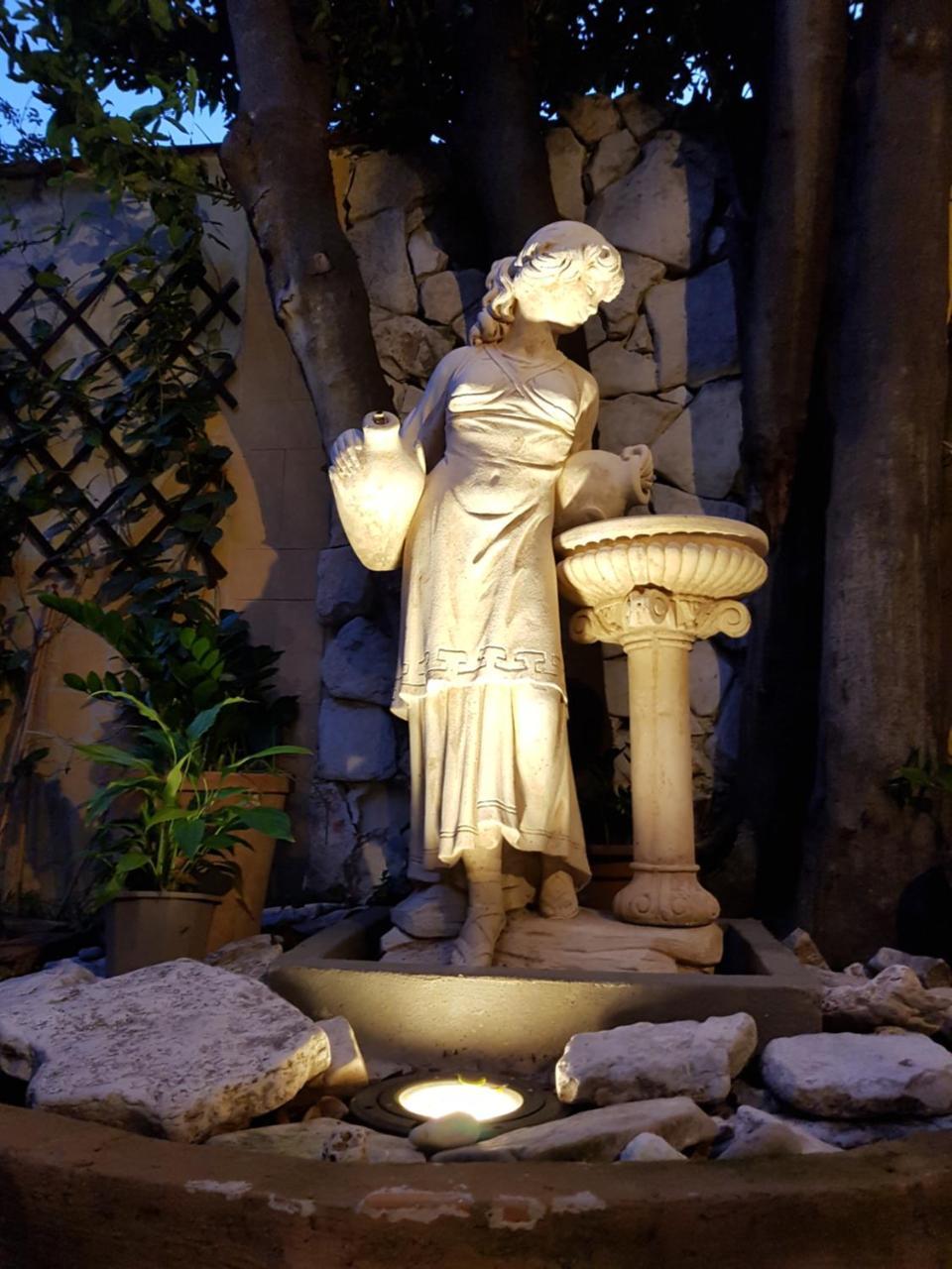 Il Giardino Di Daphne Bed & Breakfast Napoli Bagian luar foto