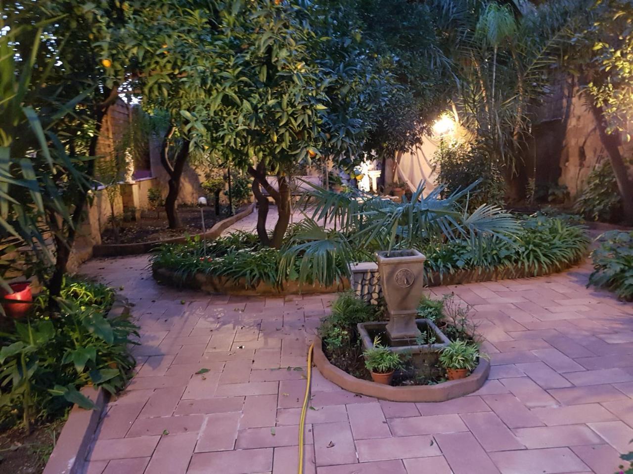 Il Giardino Di Daphne Bed & Breakfast Napoli Bagian luar foto